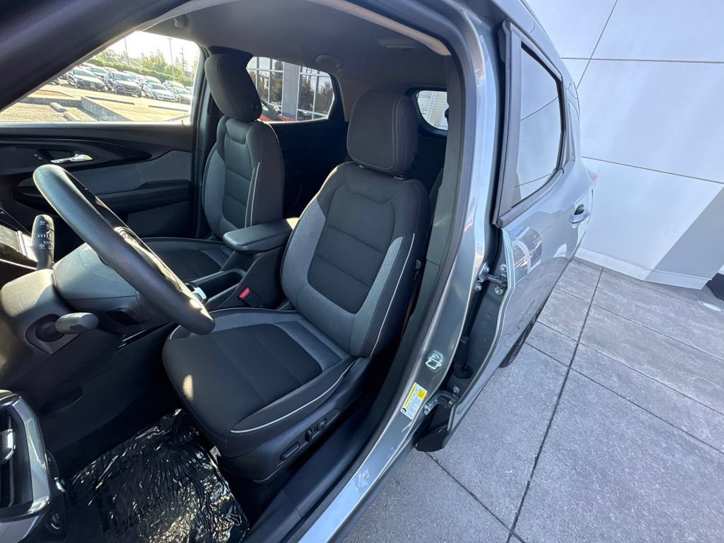 Used 2023 Chevrolet TrailBlazer LT w/ Convenience Package AWD/4WD image 12