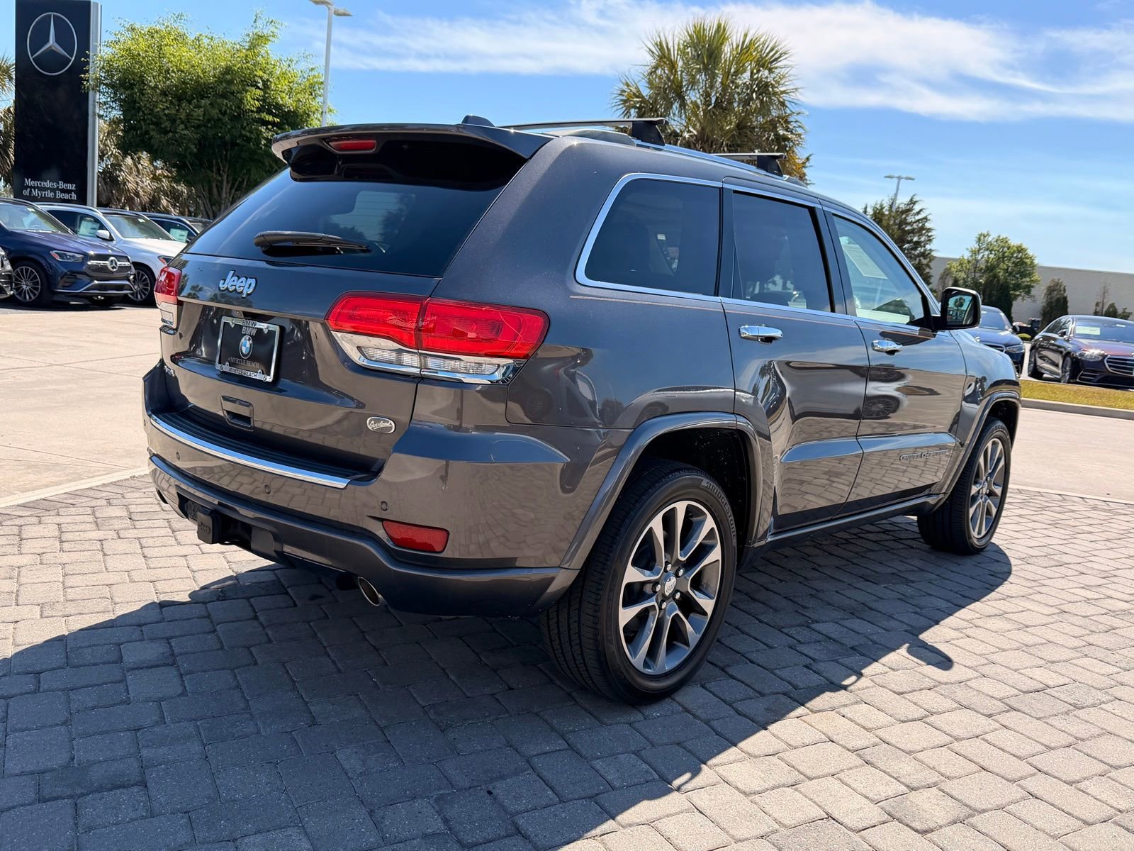 Used 2018 Jeep Grand Cherokee Overland AWD/4WD image 9