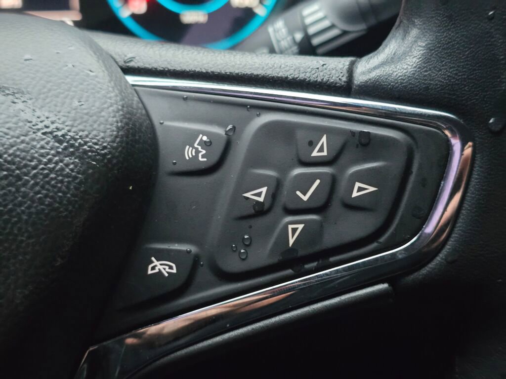 Used 2018 Chevrolet Cruze Premier image 33