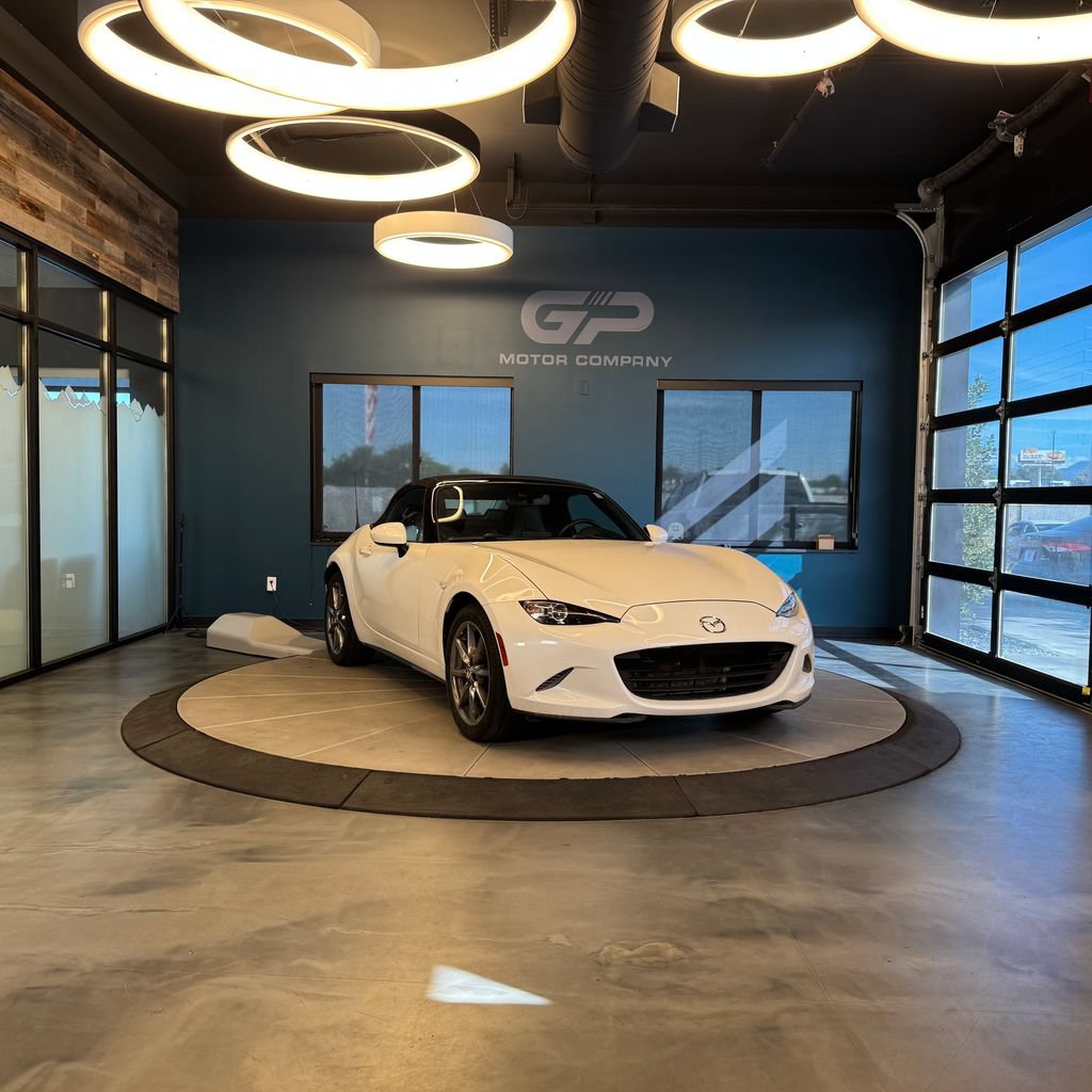 Used 2021 MAZDA MX-5 Miata Grand Touring RWD image 1
