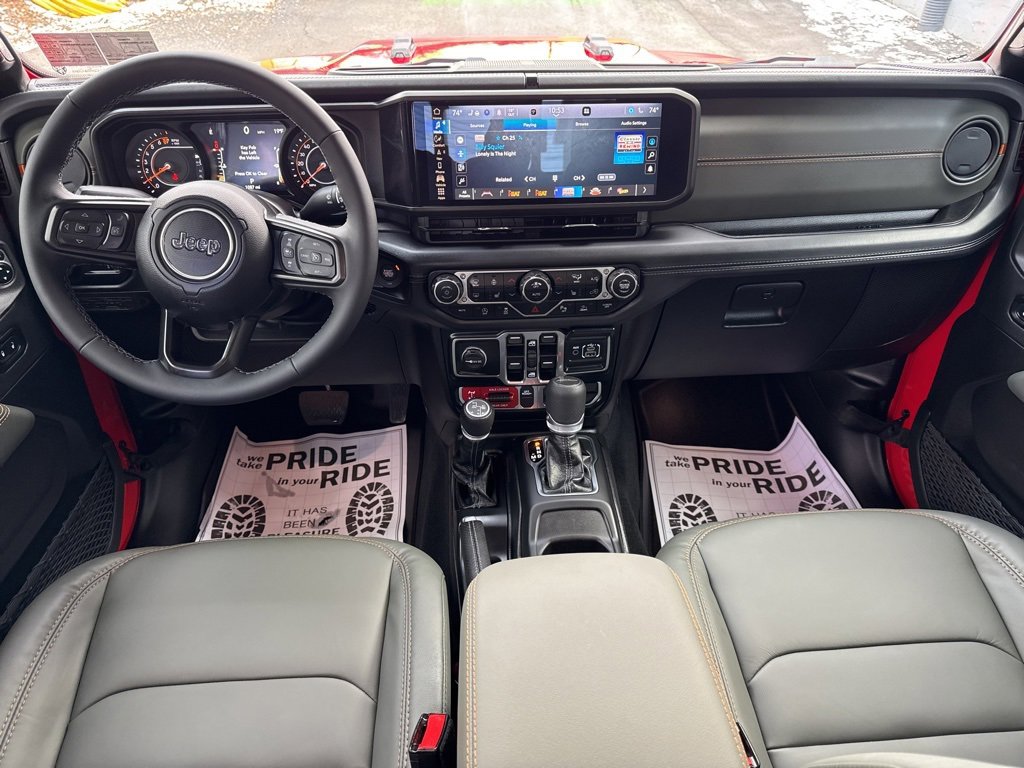 Used 2025 Jeep Gladiator Mojave image 16