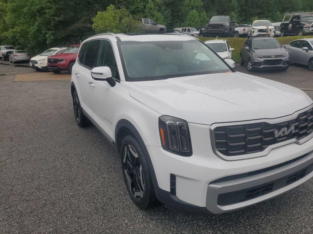 Used 2023 Kia Telluride S w/ S Sunroof Package FWD image 4