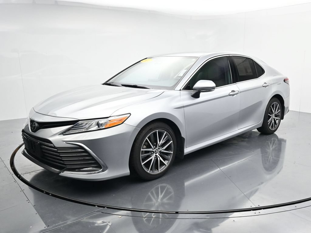 Used 2022 Toyota Camry XLE FWD image 4