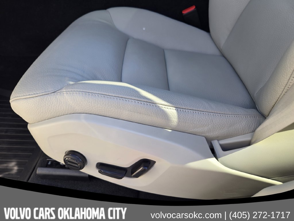 Certified 2025 Volvo XC60 B5 Core w/ Protection Package Premier AWD/4WD image 18