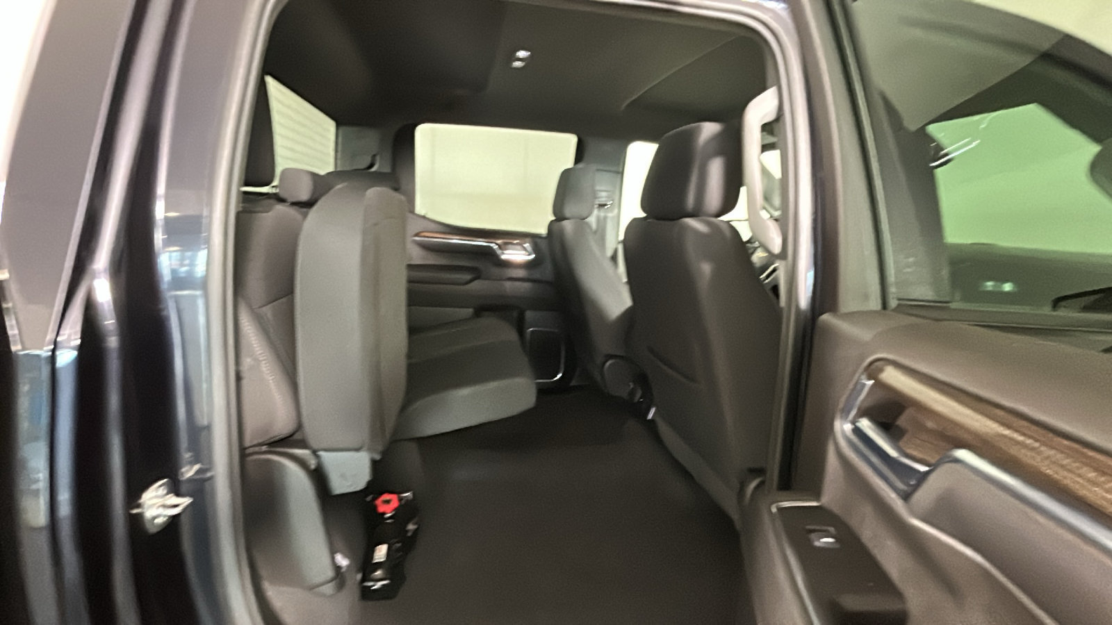 Used 2024 Chevrolet Silverado 1500 LT AWD/4WD image 35