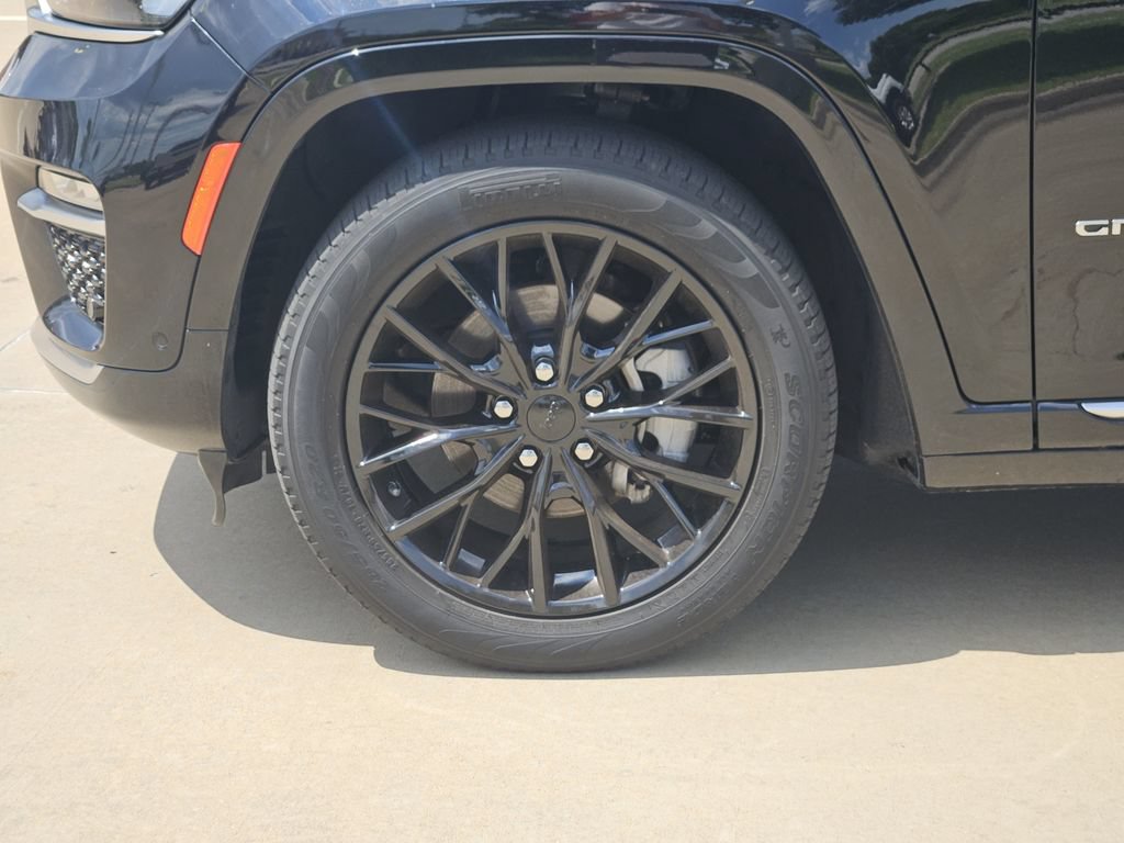 Used 2023 Jeep Grand Cherokee Summit w/ Luxury Tech Group V AWD/4WD image 17