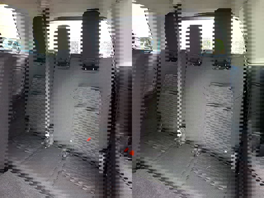 Used 2025 Nissan Pathfinder SV image 12