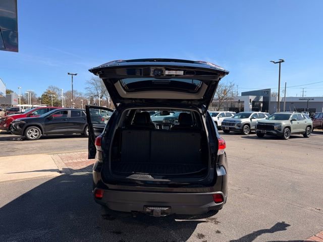 Used 2018 Toyota Highlander SE image 12