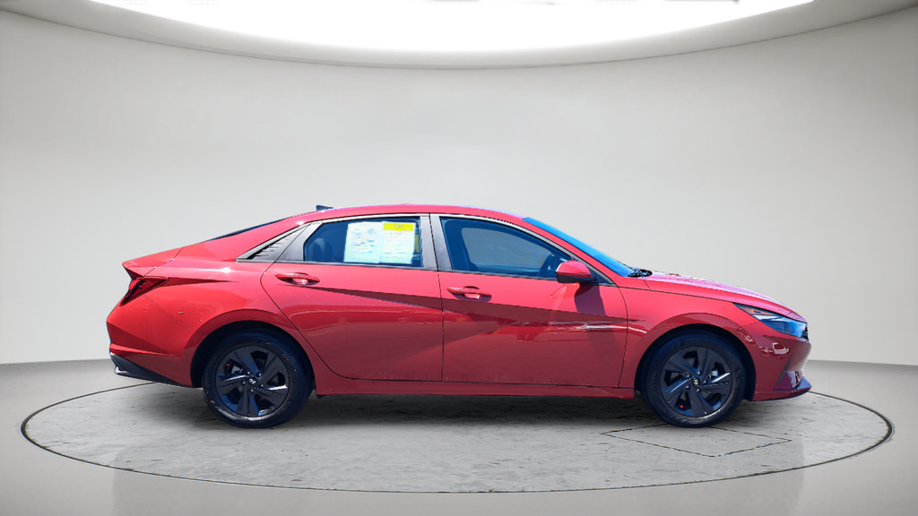 Used 2021 Hyundai Elantra SEL FWD image 2