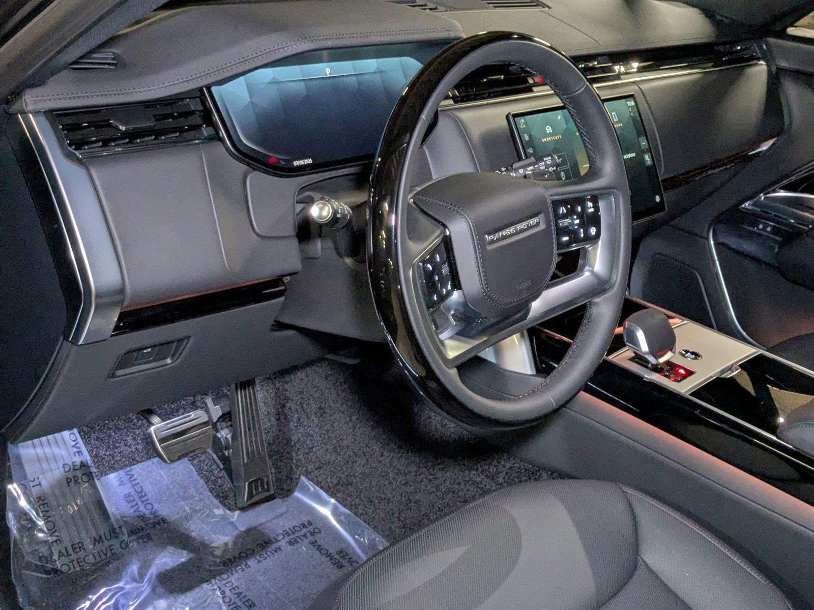 New 2025 Land Rover Range Rover Long Wheelbase SE image 3