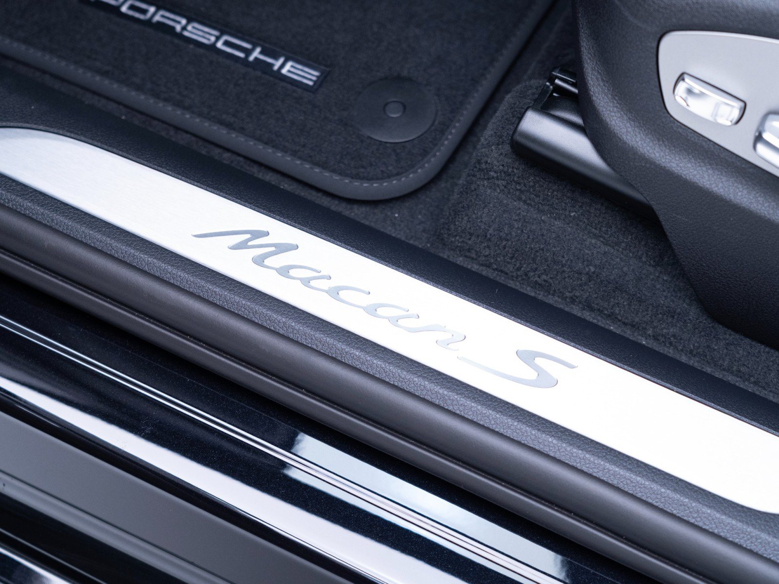 New 2026 Porsche Macan S AWD/4WD image 15