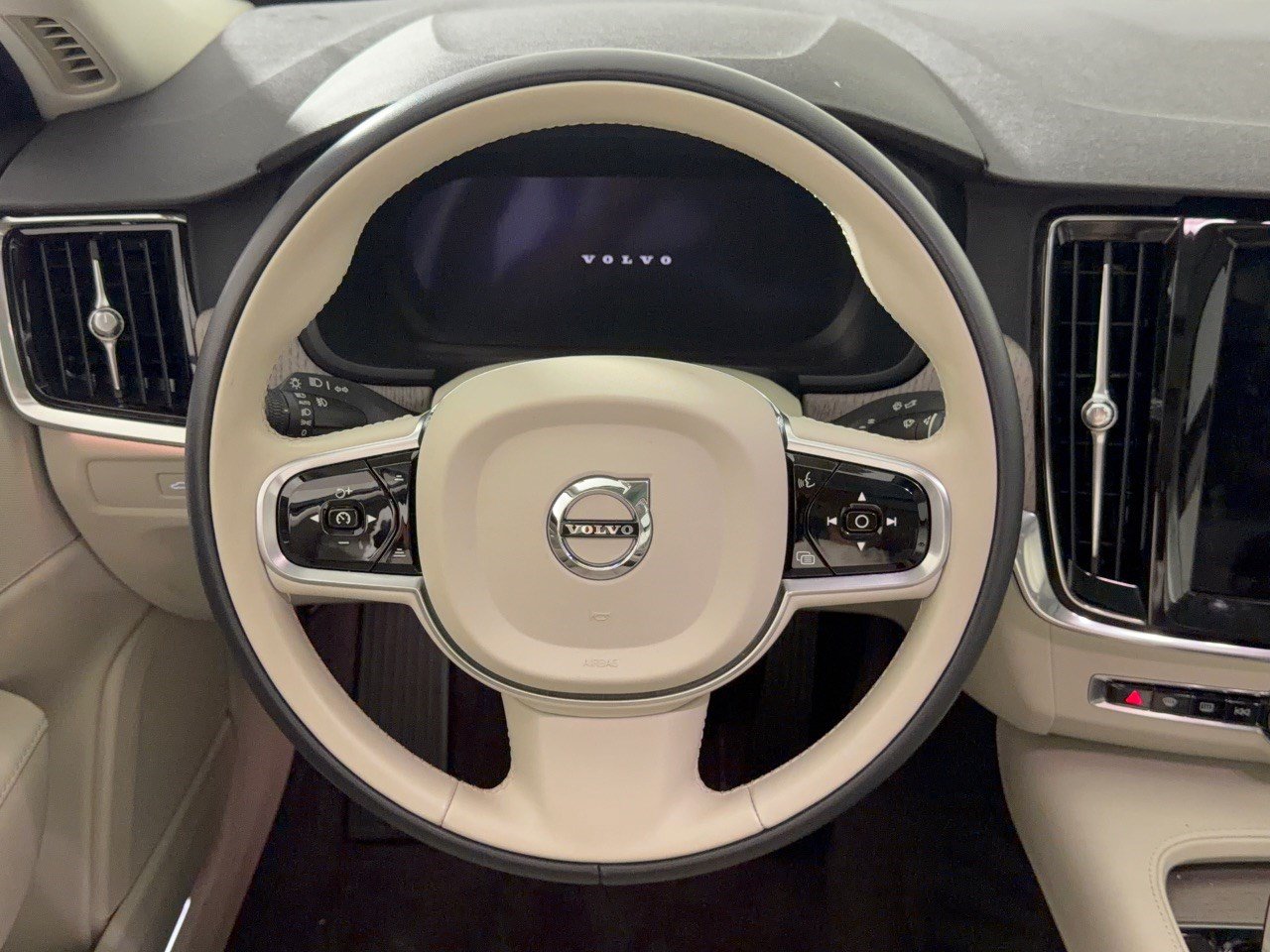 Used 2025 Volvo S90 B6 Plus AWD/4WD image 10