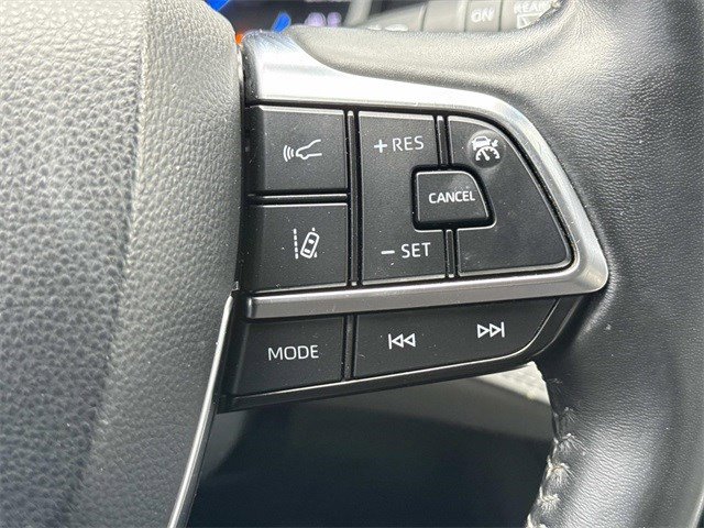 Used 2020 Toyota Highlander XLE image 24