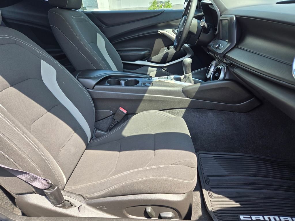 Used 2016 Chevrolet Camaro LT w/ RS Package image 9