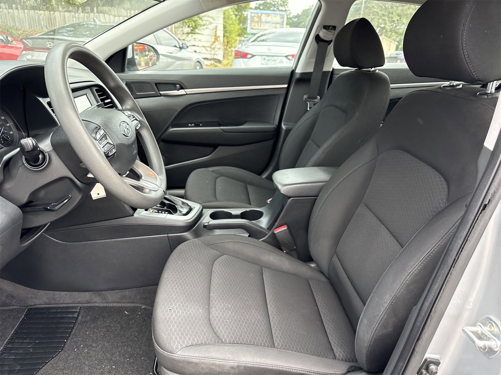 Used 2020 Hyundai Elantra SE w/ Cargo Package (C1) image 9