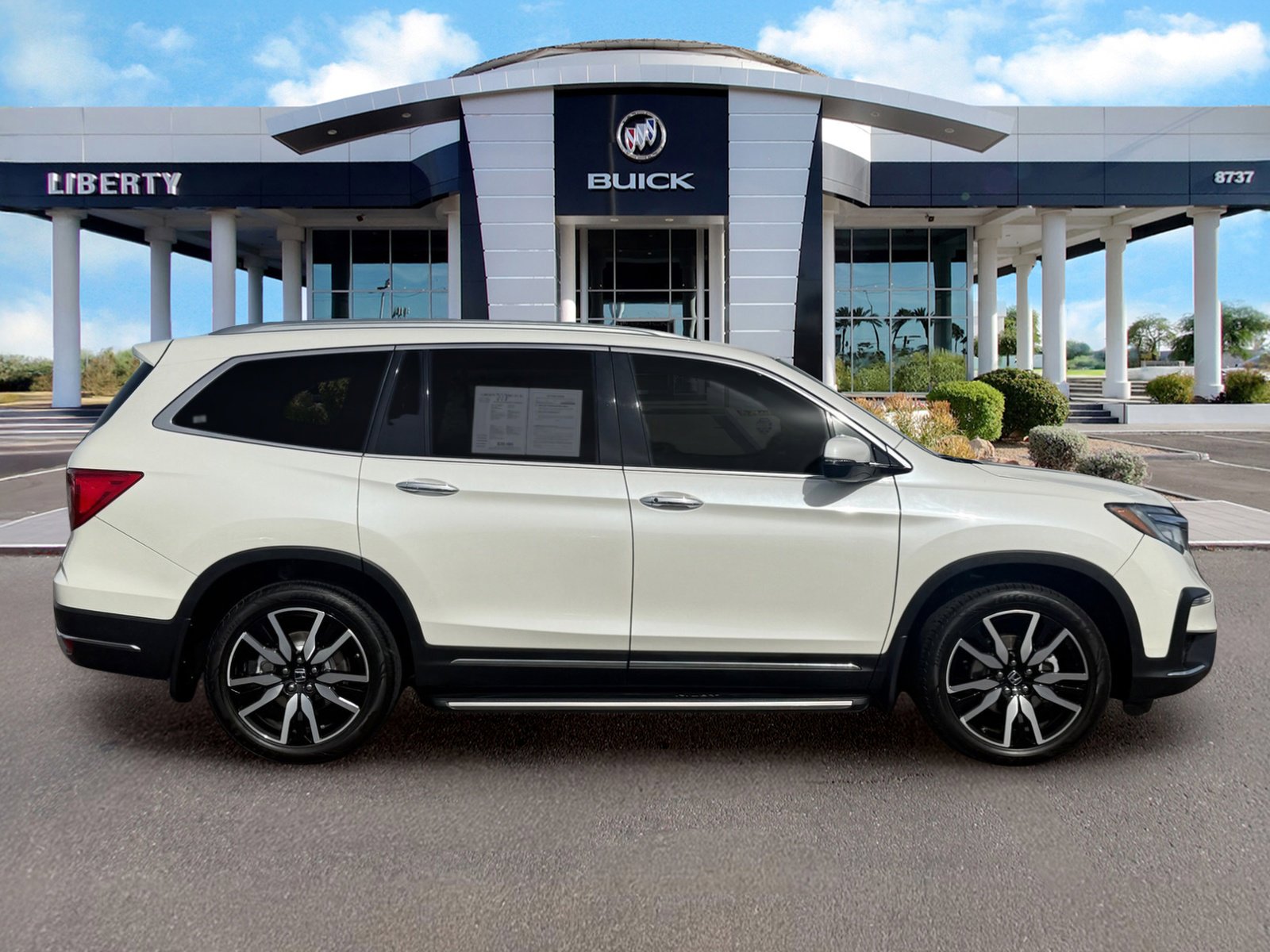 Used 2019 Honda Pilot Touring image 2