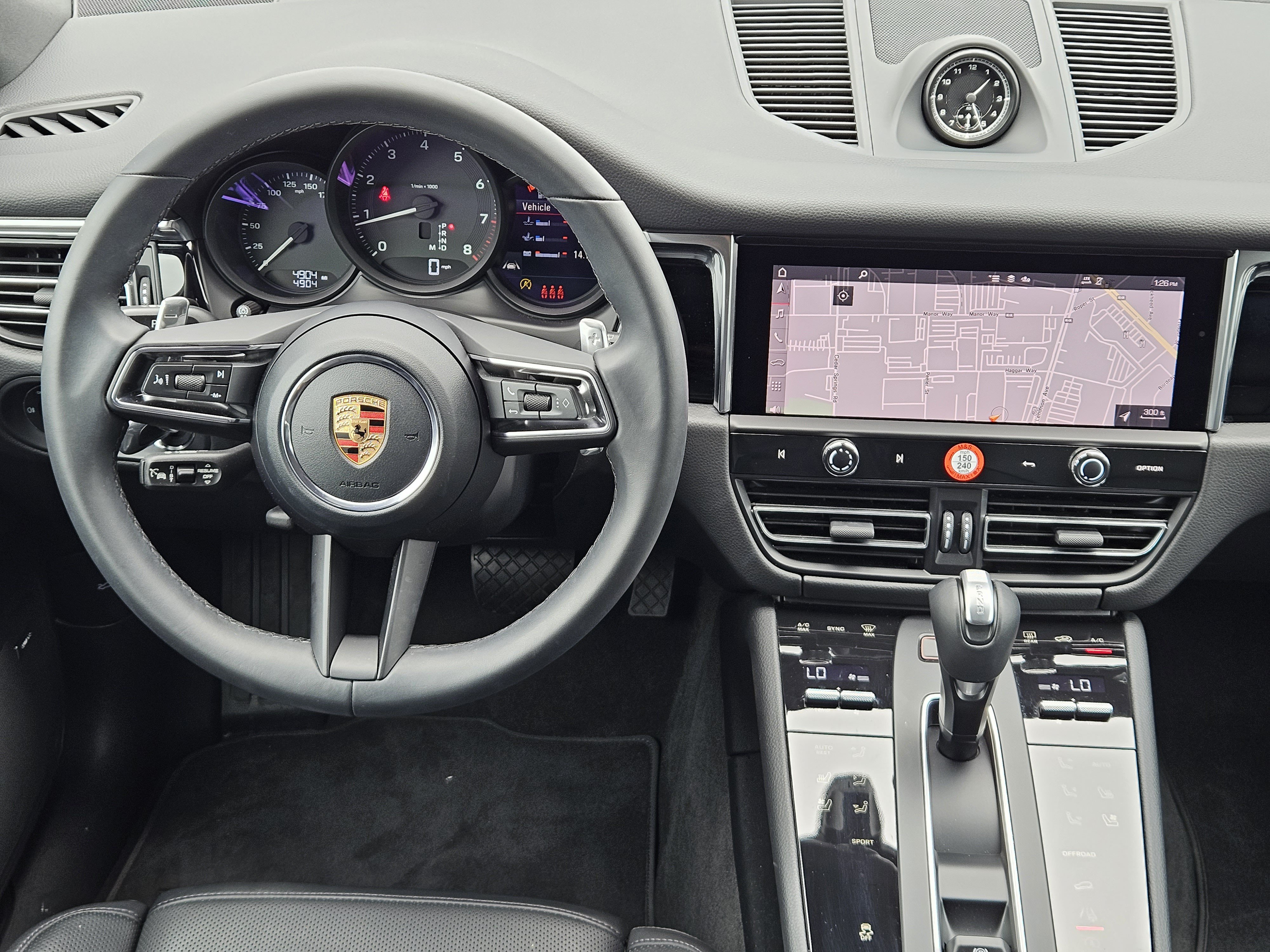 Certified 2026 Porsche Macan AWD/4WD image 25