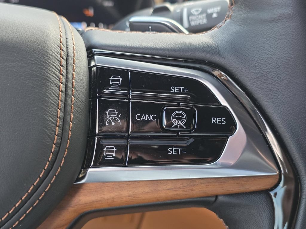 Used 2022 Jeep Grand Cherokee Summit AWD/4WD image 37