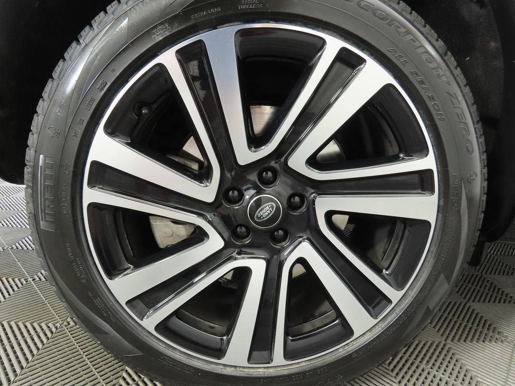 Certified 2023 Land Rover Range Rover SE image 32