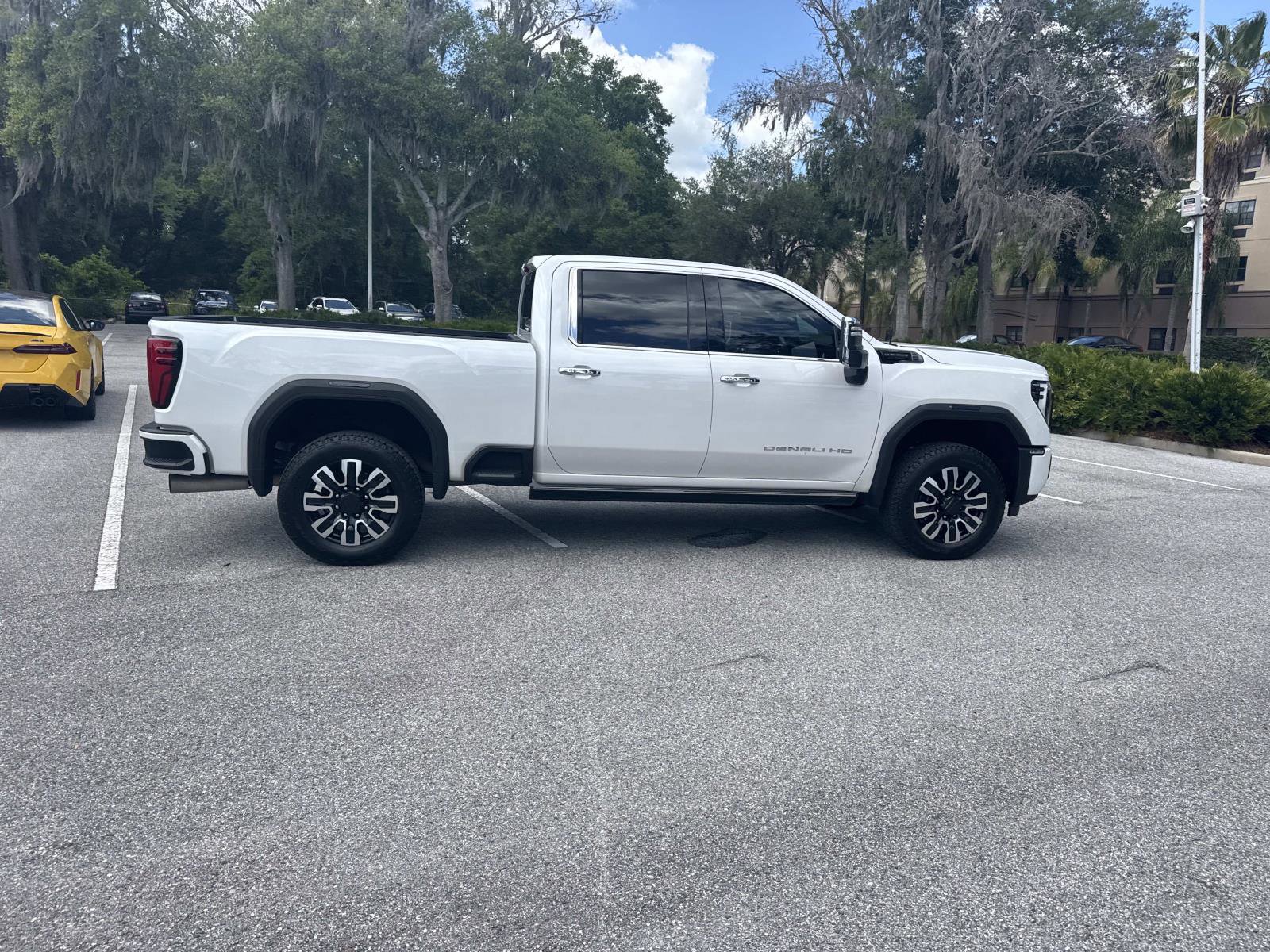 Used 2025 GMC Sierra 2500 Denali Ultimate AWD/4WD image 3