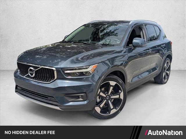 Used 2022 Volvo XC40 T5 Momentum w/ Premium Package