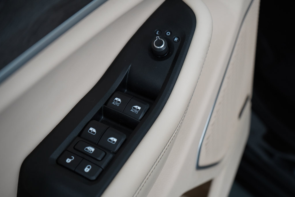 Used 2022 Jeep Grand Cherokee Limited AWD/4WD image 18