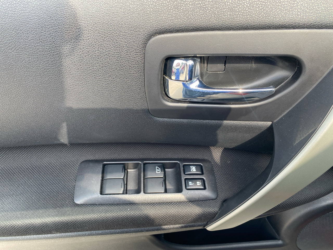 Used 2013 Nissan Rogue S image 16