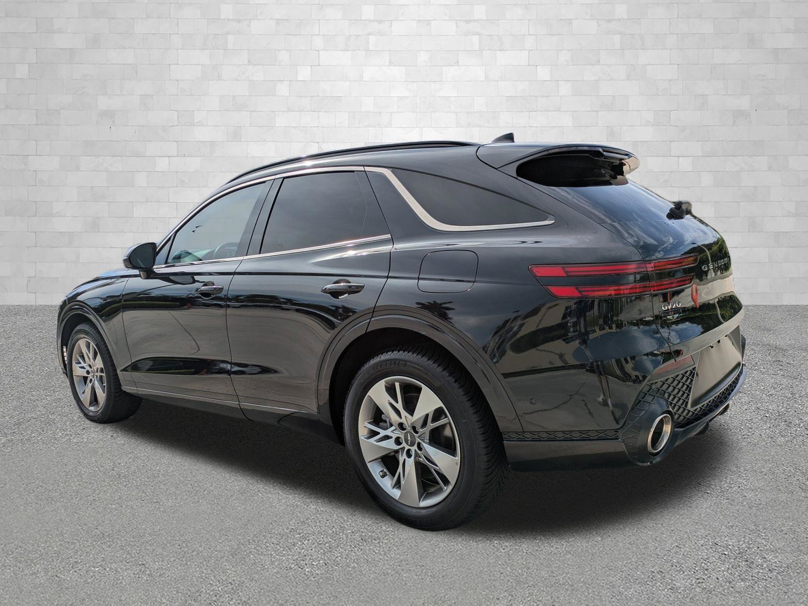Certified 2022 Genesis GV70 3.5T Sport w/ Sport Advanced Package AWD/4WD image 4