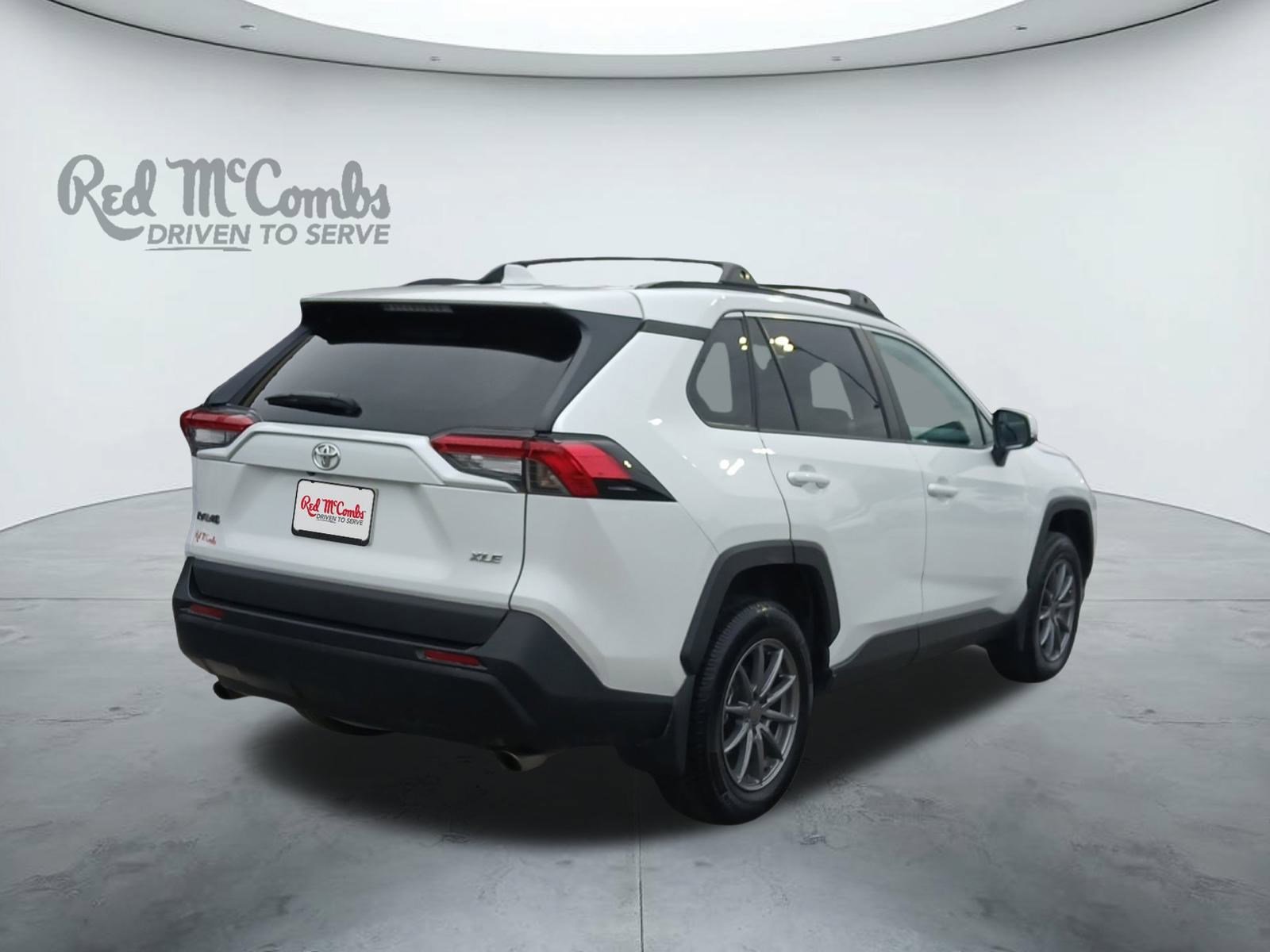 Used 2023 Toyota RAV4 XLE Premium image 5