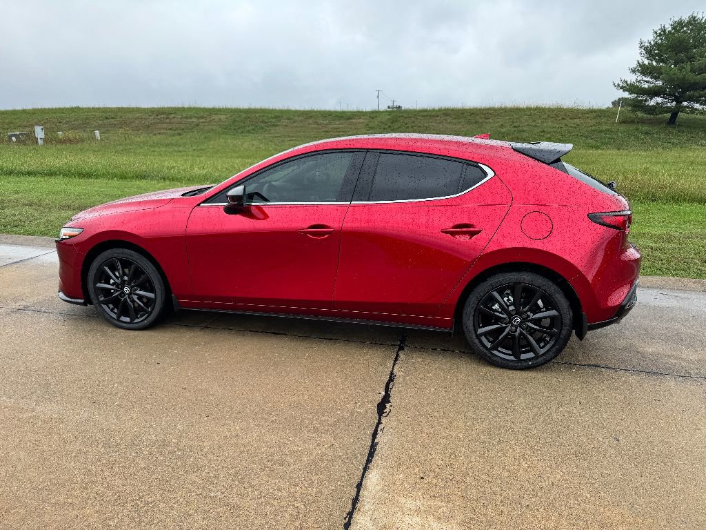 New 2026 MAZDA MAZDA3 Hatchback w/Premium Plus Pkg image 9