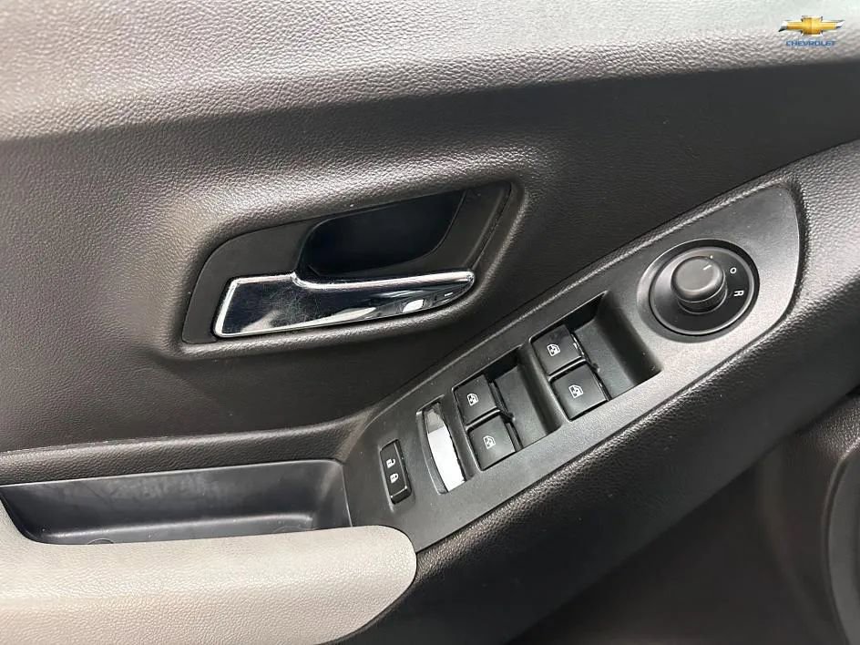Used 2017 Chevrolet Trax LT w/ Driver Confidence Package FWD image 23