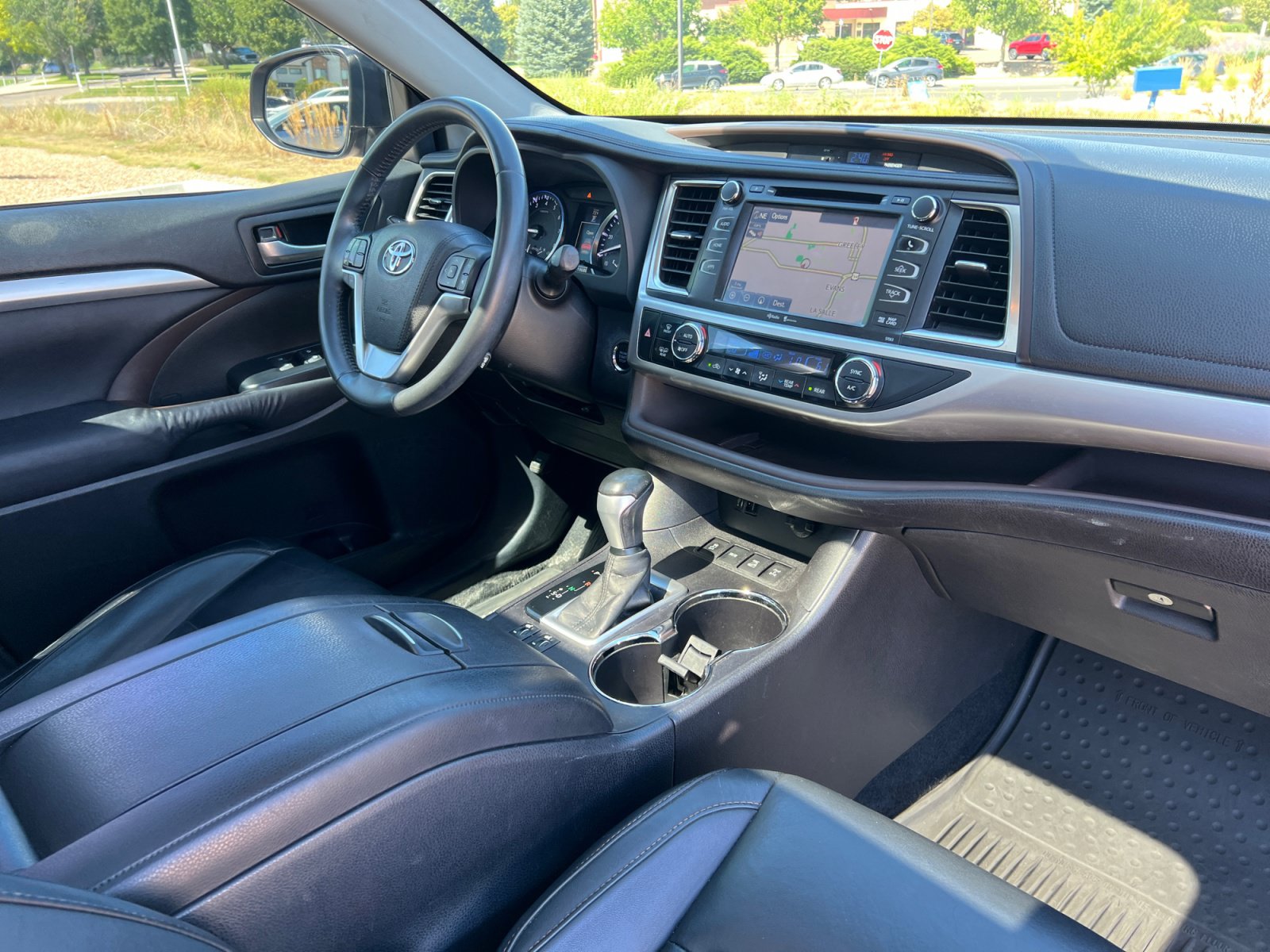 Used 2015 Toyota Highlander XLE AWD/4WD image 16