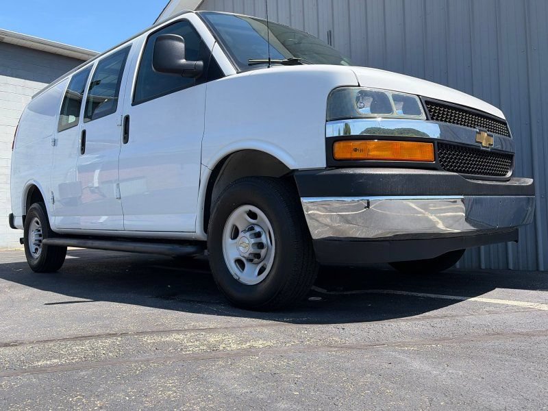 Used 2023 Chevrolet Express 2500 w/ Driver Convenience Package RWD image 4