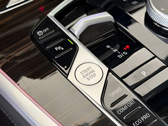 Used 2024 BMW X7 xDrive40i w/ Premium Package image 27