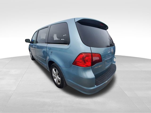 Used 2010 Volkswagen Routan SE image 5