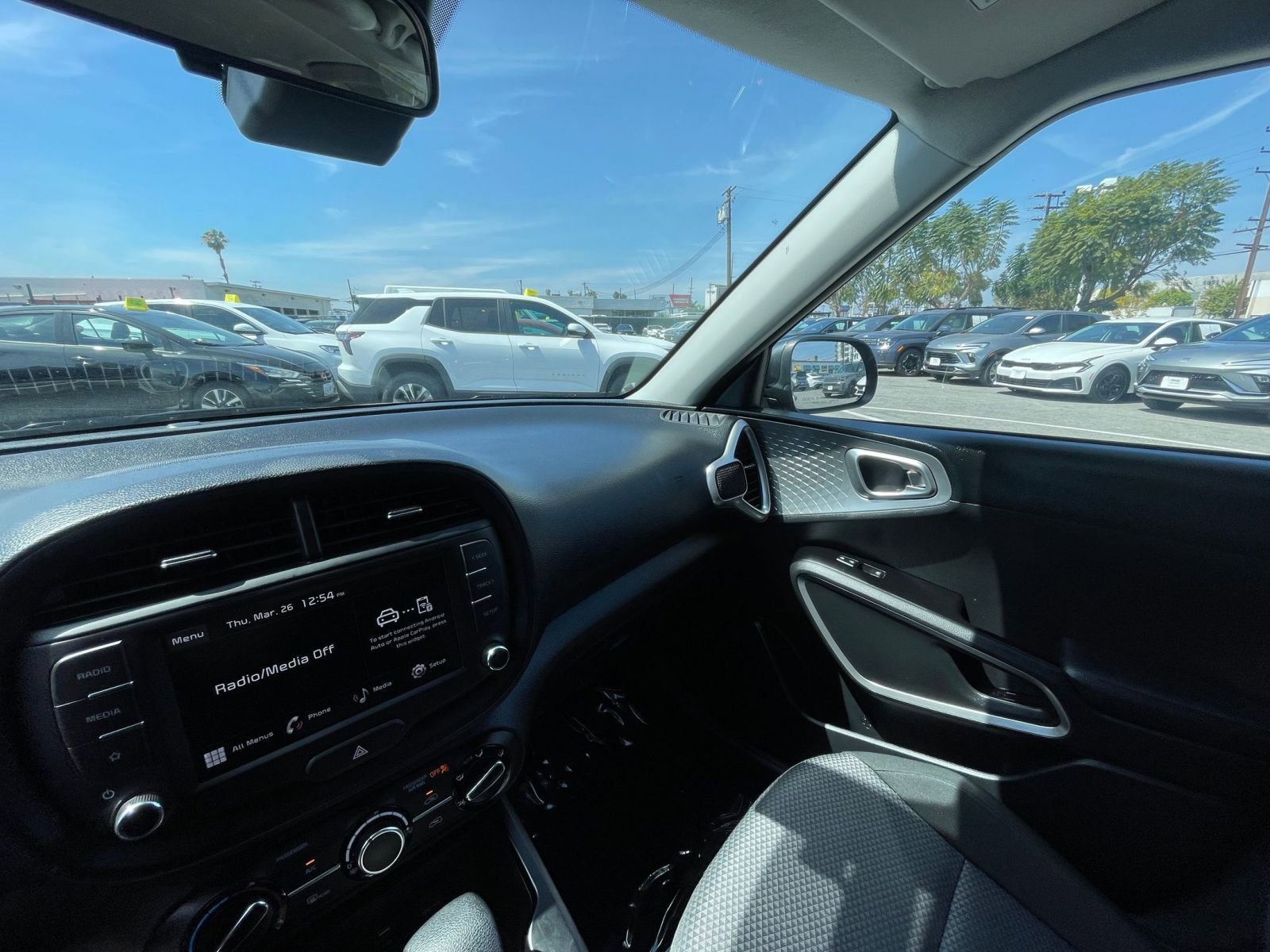 Used 2025 Kia Soul LX w/ LX Technology Package FWD image 35