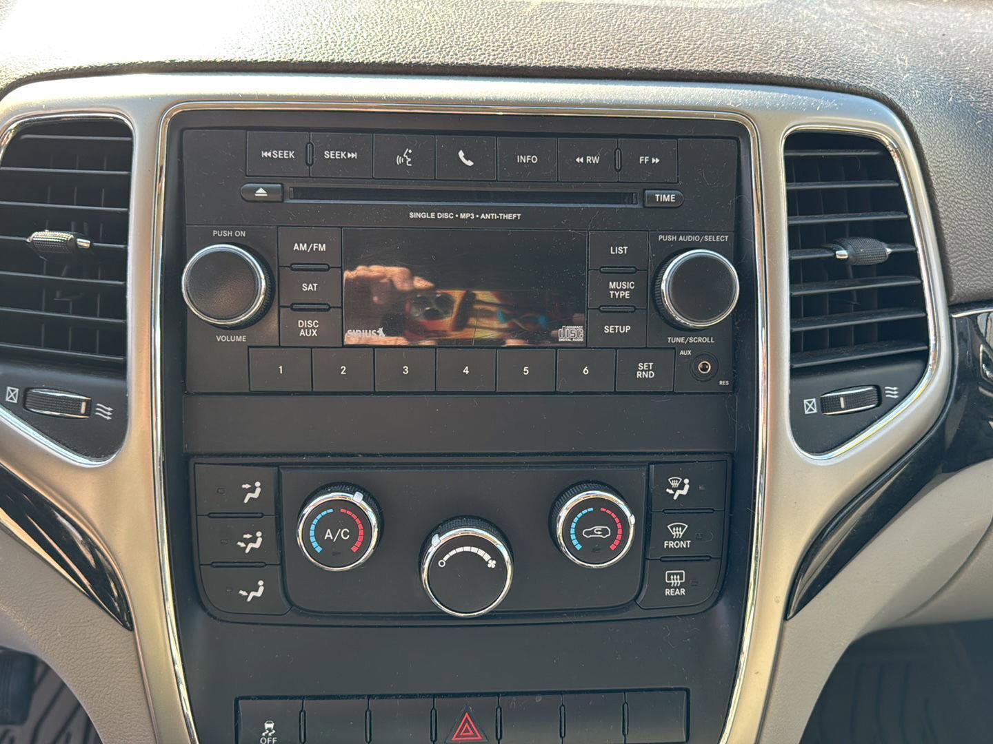 Used 2012 Jeep Grand Cherokee Laredo image 16