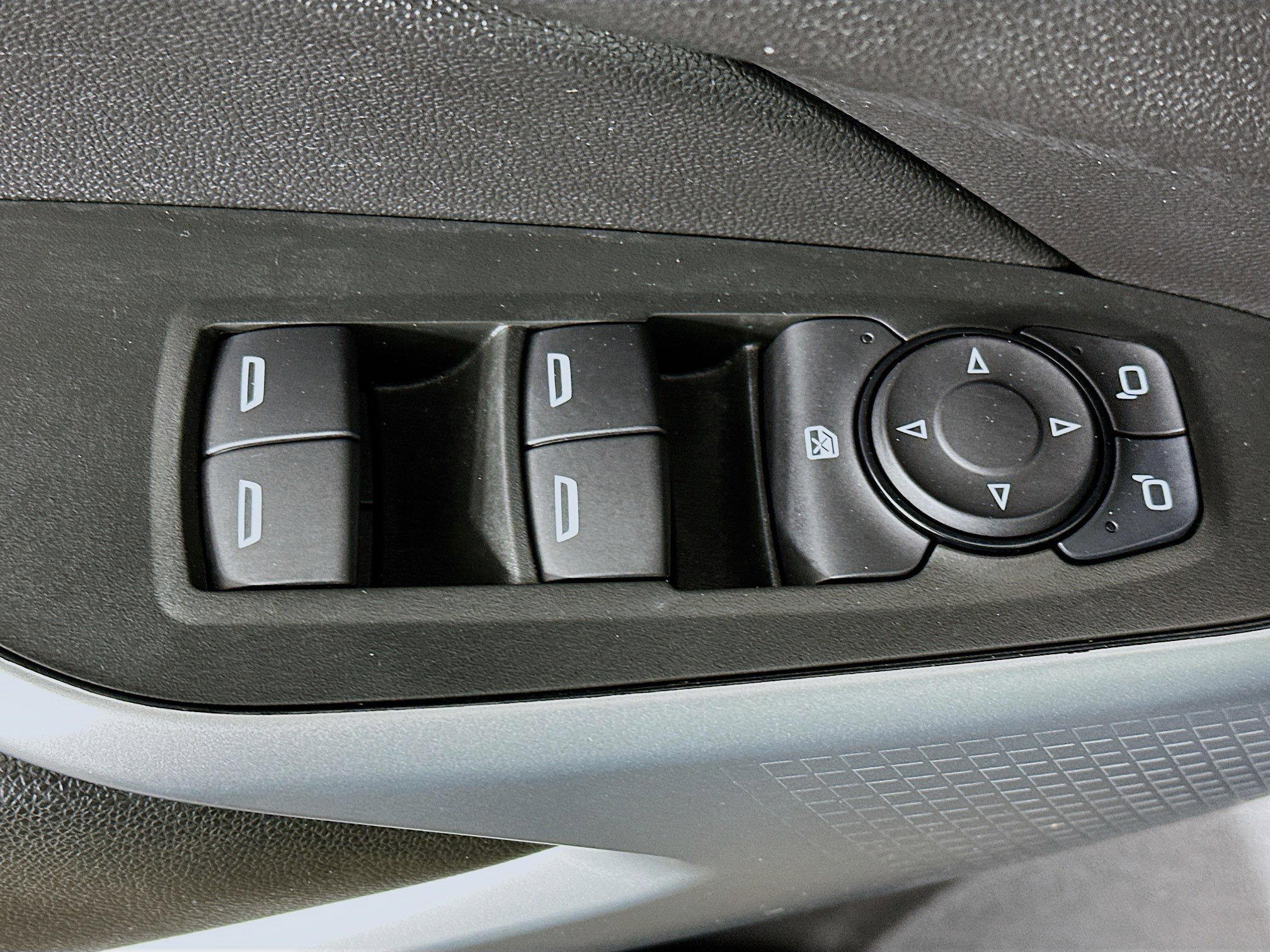 Used 2025 Chevrolet Trax LS image 15