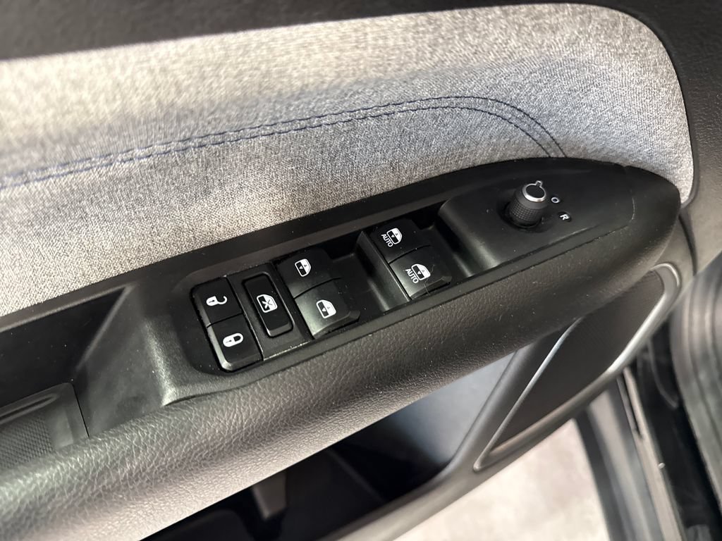 Used 2024 Jeep Compass Latitude AWD/4WD image 28