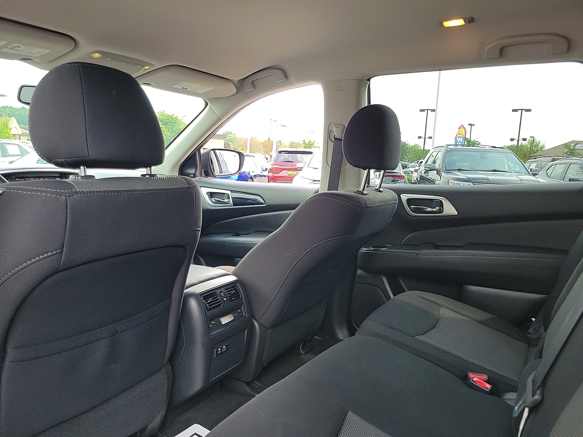 Used 2020 Nissan Pathfinder SV image 12