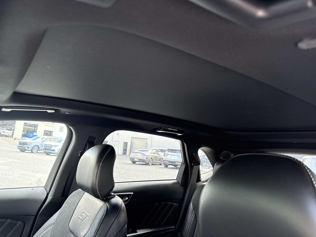 Used 2019 Ford Edge ST w/ Equipment Group 401A AWD/4WD image 32