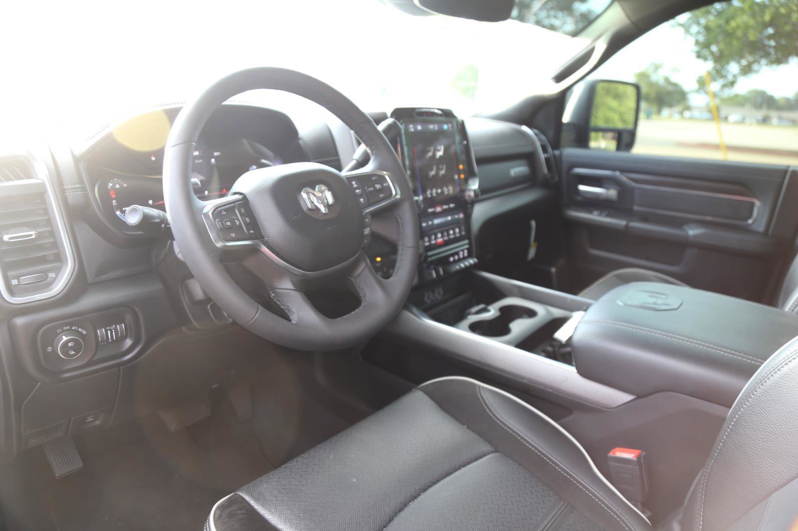 Used 2025 RAM 2500 Laramie AWD/4WD image 5