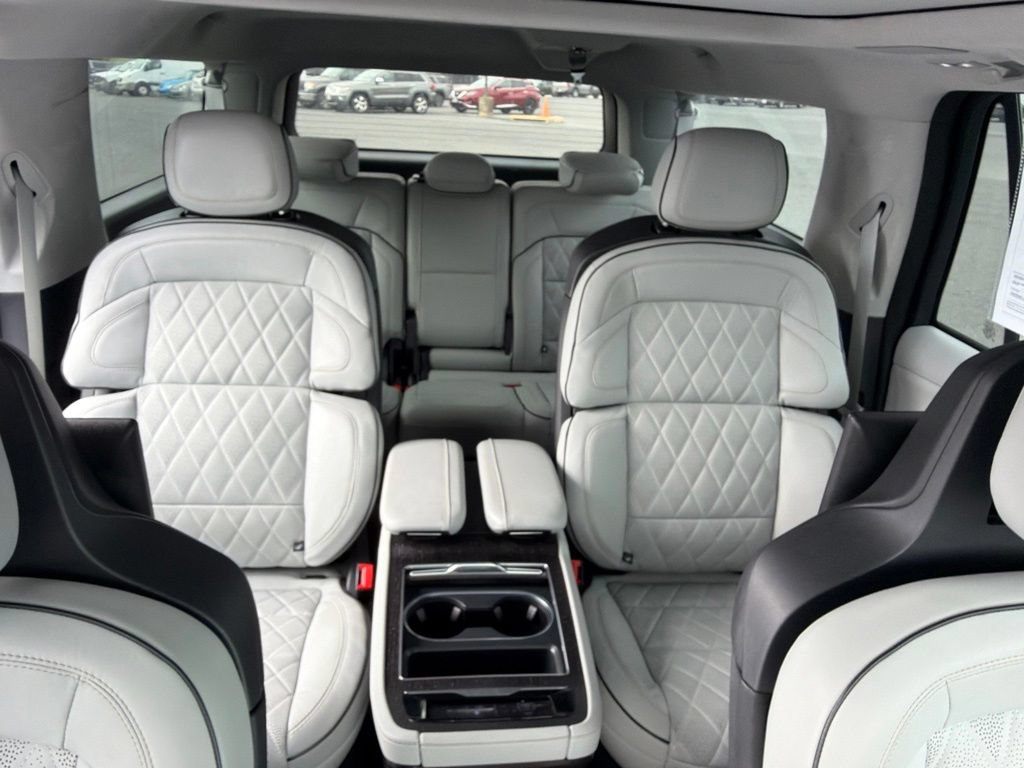Used 2025 Lincoln Navigator L Black Label w/ Black Label Special Edition AWD/4WD image 23