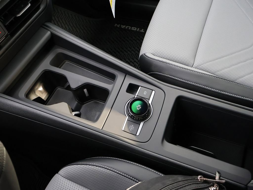 New 2026 Volkswagen Tiguan SE R-Line image 28