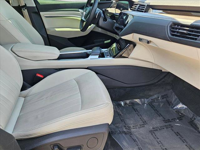 Used 2024 Audi Q8 e-tron Premium AWD/4WD image 21