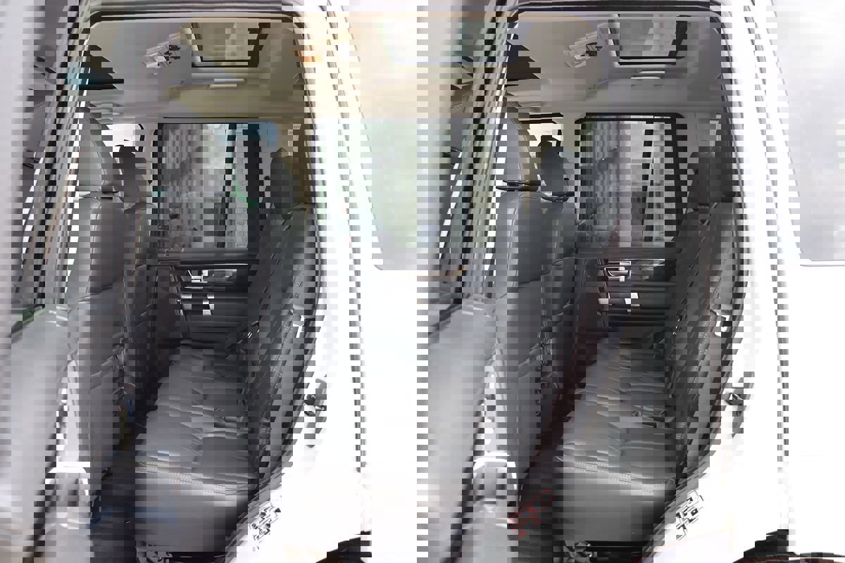 Used 2016 Land Rover LR4 HSE LUX image 37