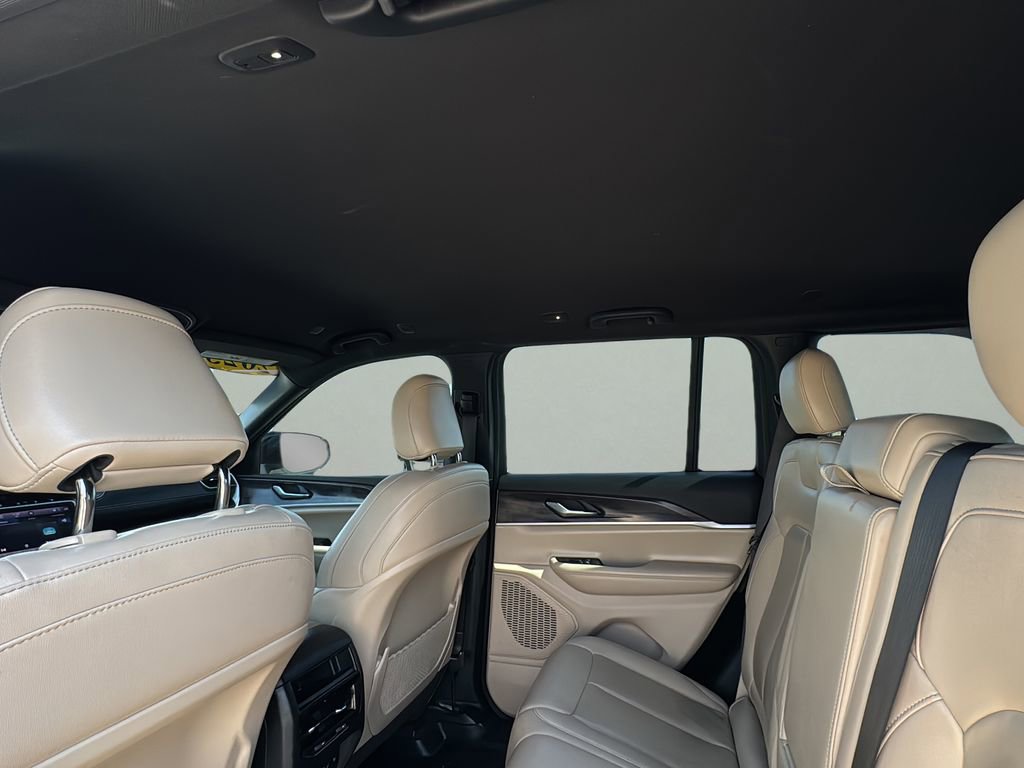 Used 2023 Jeep Grand Cherokee Limited AWD/4WD image 14