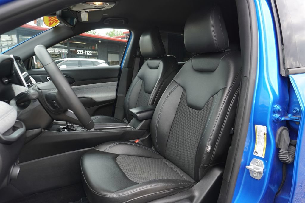 Used 2024 Jeep Compass Latitude AWD/4WD image 23