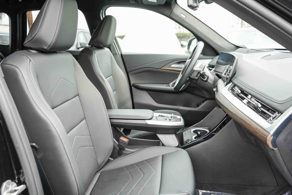 Used 2025 BMW X1 xDrive28i w/ Technology Package image 18