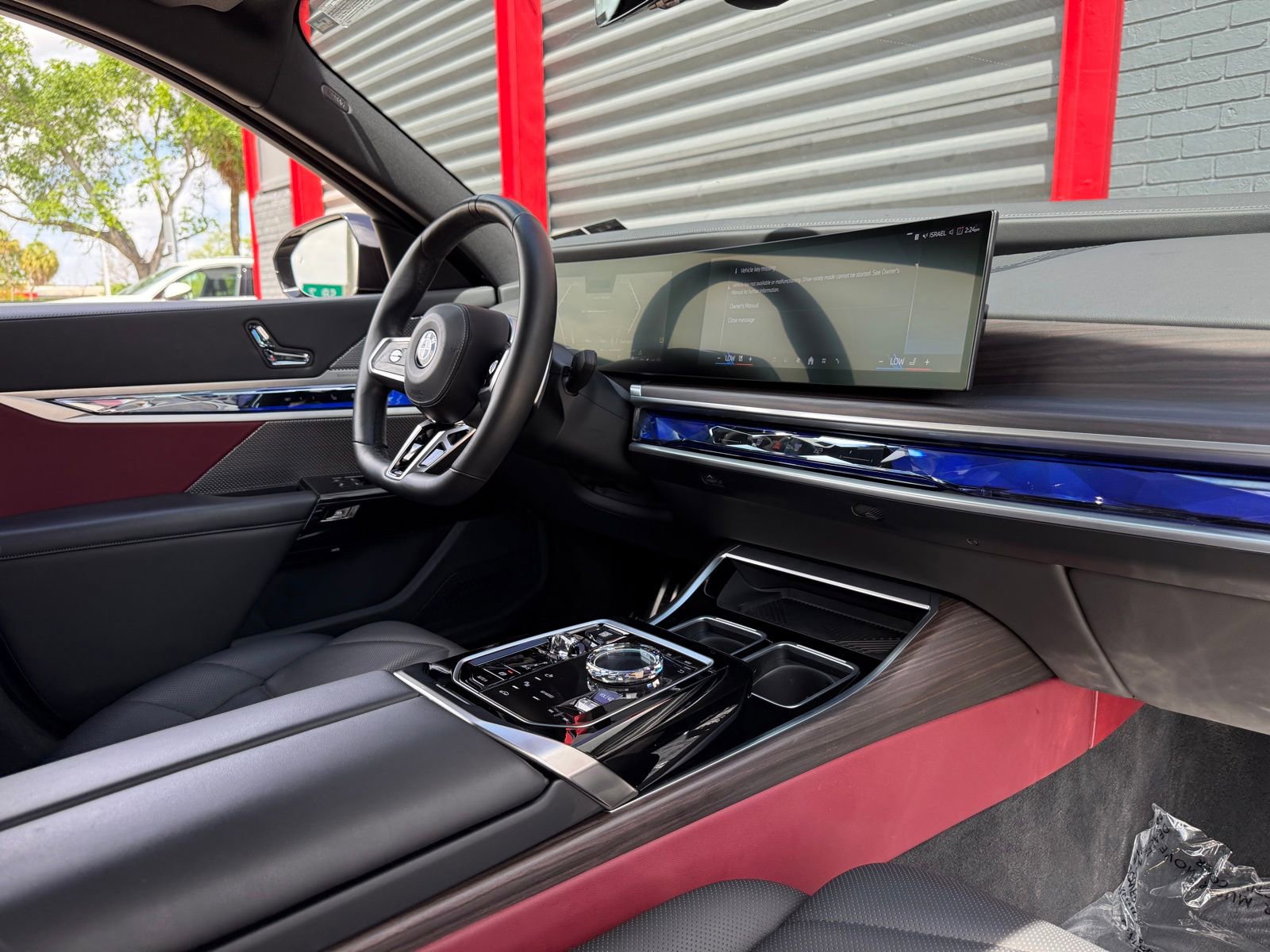 Used 2023 BMW 740i image 25